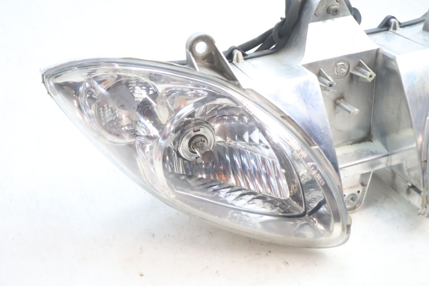 photo de FRONT HEADLIGHT PIAGGIO X9 EVOLUTION 125 (2003 - 2007) - Component detail