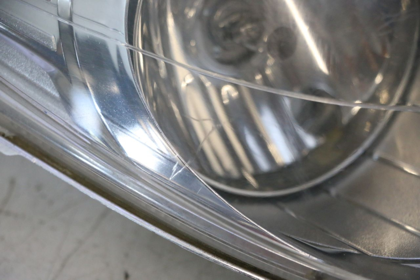 photo de FRONT HEADLIGHT YAMAHA YP MAJESTY 125 (2007 - 2010) - Component zoom