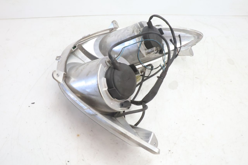 photo de FRONT HEADLIGHT YAMAHA YP MAJESTY 125 (2007 - 2010) - Fixing points details