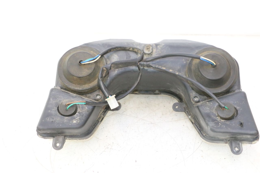 photo de HEADLIGHT YIYING YY50QT-6 50 - Surface and material condition