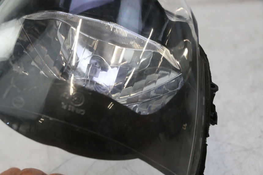 photo de HEADLIGHT PIAGGIO ZIP IGET 4T 50 (2021 - 2023) - Surface and material condition