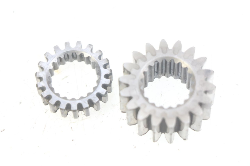 photo de TRANSMISSION SPROCKET HONDA CM 125 (1983 - 2003) - Alternative perspective