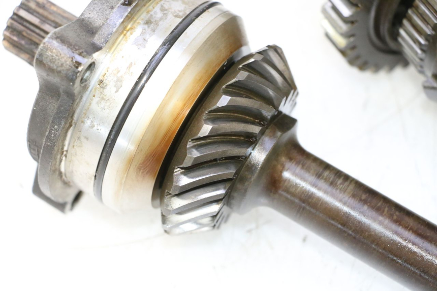 photo de TRANSMISSION DRIVE GEAR SHAFT YAMAHA FJR 1300 (2001 - 2005) - Fixing points details