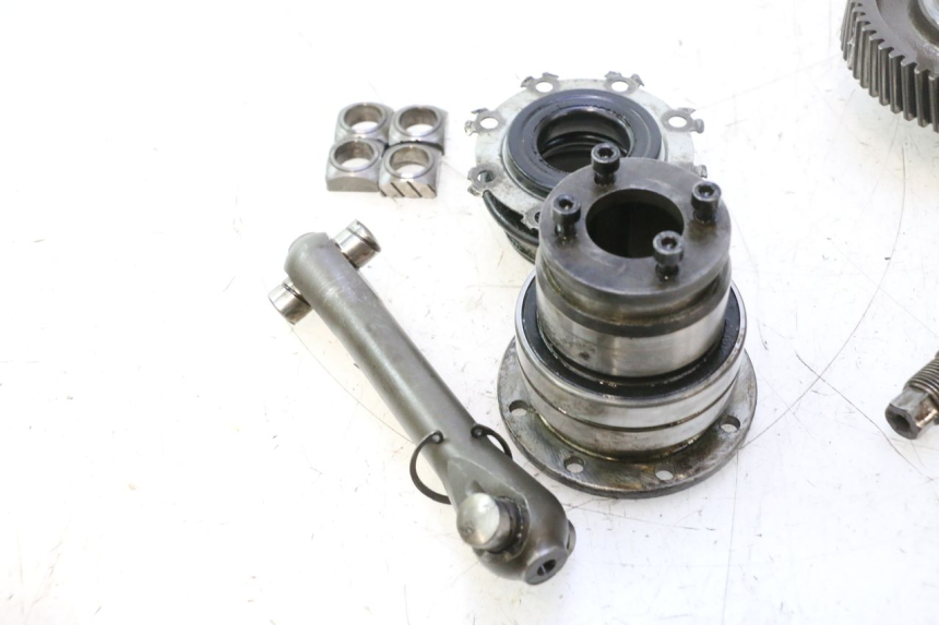photo de TRANSMISSION SPROCKET GILERA GP 800 (2007 - 2013) - Distinctive features