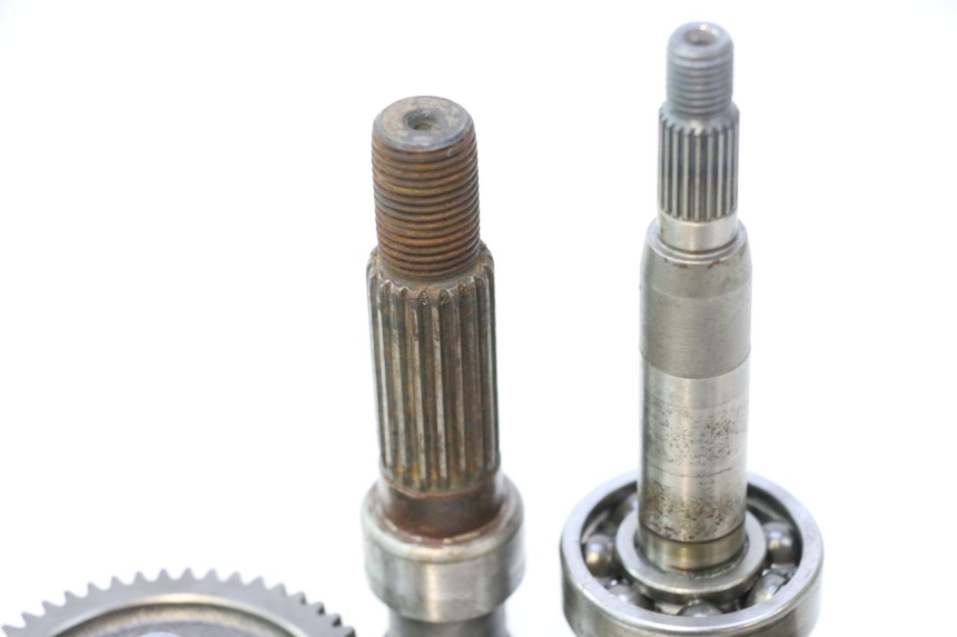 photo de TRANSMISSION DRIVE GEAR SHAFT PEUGEOT KISBEE 4T 50 (2018 - 2022) - Fixing points details