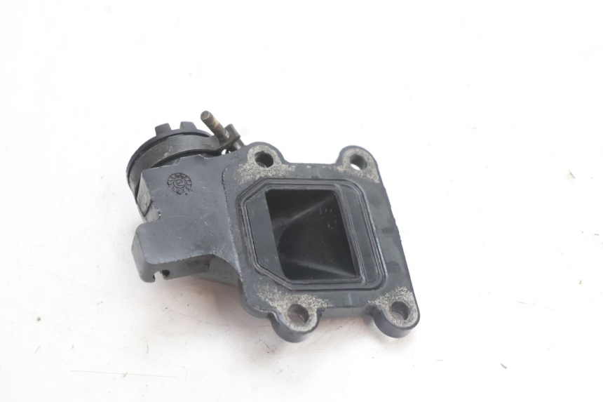 photo de INTAKE PIPE MBK BOOSTER SPIRIT 50 (1996 - 1999) - Technical close-up