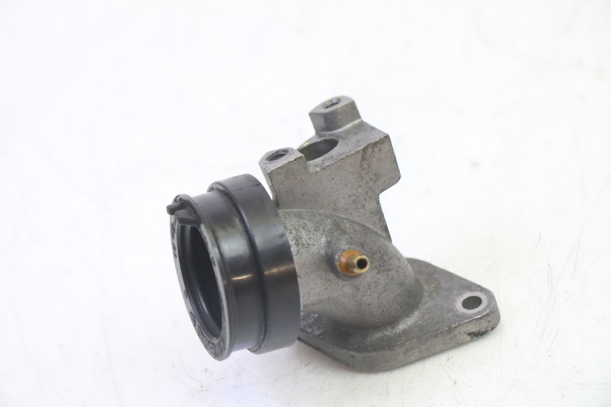 photo de INTAKE MANIFOLD SUZUKI BURGMAN 125 (2007 - 2014) - Zoom on usage condition