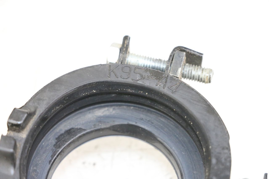 photo de INTAKE PIPE HONDA CRF R 250 (2020 - 2021) - Zoom on usage condition