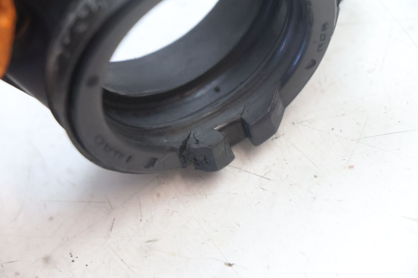 photo de INTAKE PIPE SUZUKI DR S 600 (1985 - 1989) - Alternative perspective