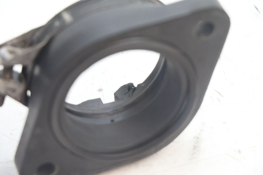 photo de INTAKE PIPE SUZUKI DR S 600 (1985 - 1989) - Fixing points details