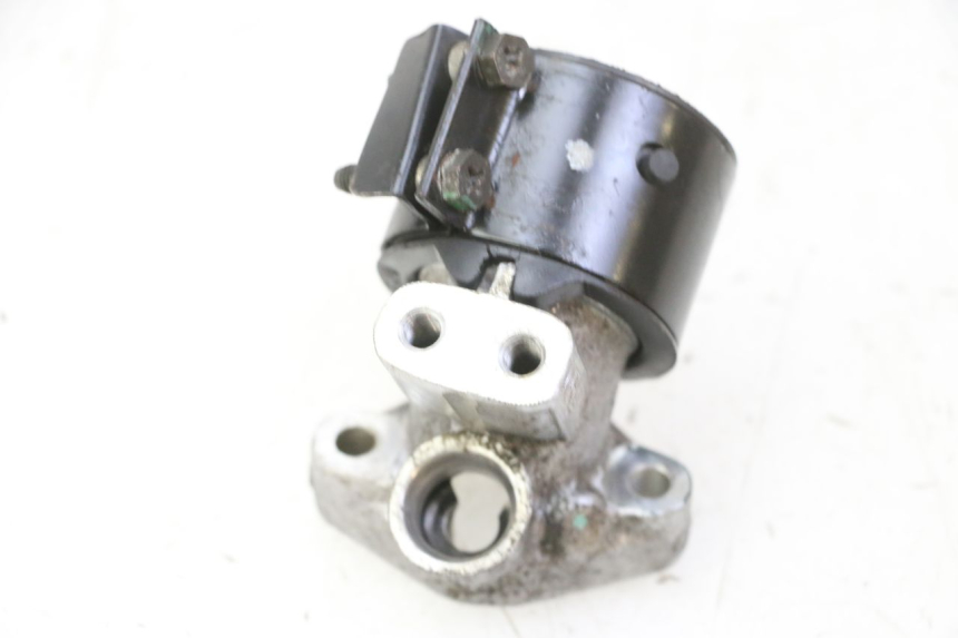 photo de INTAKE MANIFOLD HONDA FES S-WING SWING ABS 125 (2007 - 2015) - Alternative perspective