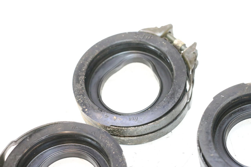 photo de INTAKE PIPE YAMAHA FJR 1300 (2001 - 2005) - Zoom on usage condition