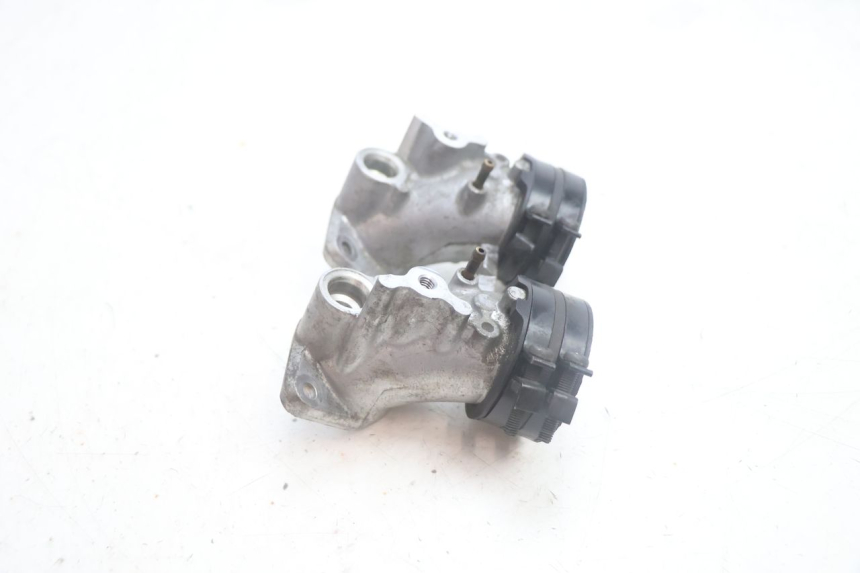 photo de INTAKE PIPE HONDA FJS SILVER WING SILVERWING 400 (2005 - 2008) - Alternative perspective