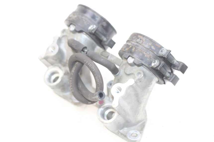 photo de INTAKE MANIFOLD HONDA FJS SILVERWING SILVER WING 400 (2009 - 2016) - Alternative perspective