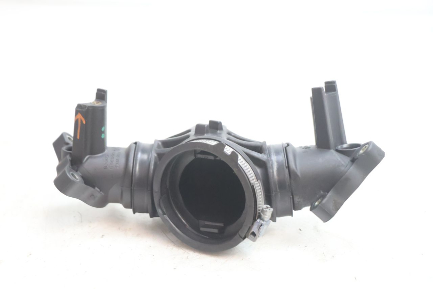 photo de INTAKE MANIFOLD GILERA GP 800 (2007 - 2013) - Zoom on usage condition