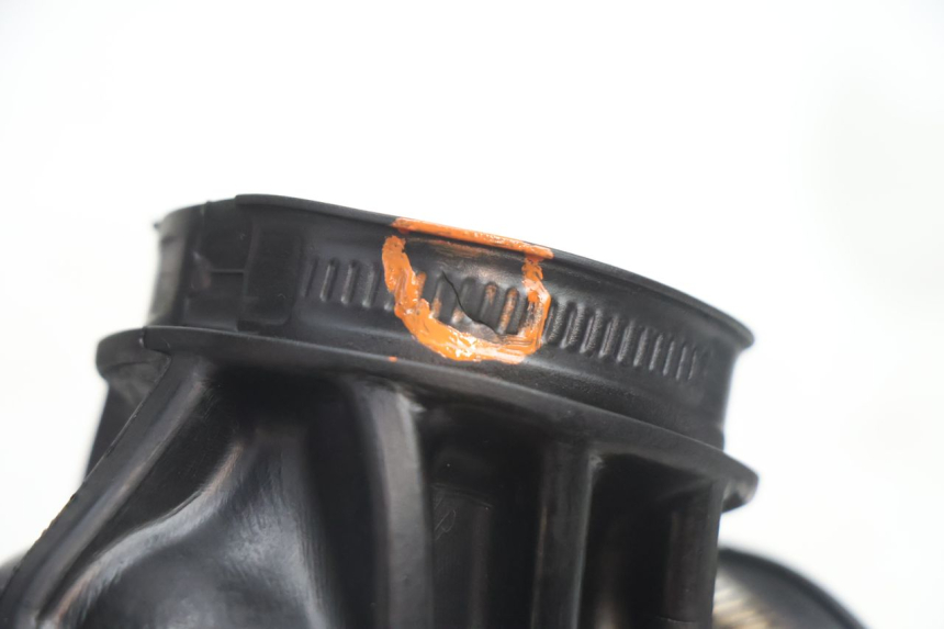 photo de INTAKE MANIFOLD GILERA GP 800 (2007 - 2013) - Surface and material condition