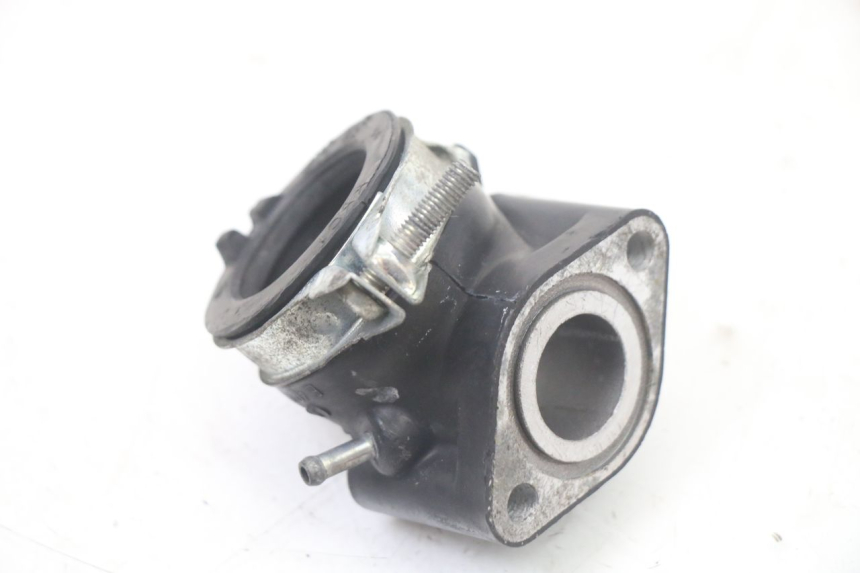 photo de INTAKE PIPE KYMCO GRAND DINK 125 (2008 - 2014) - Zoom on usage condition