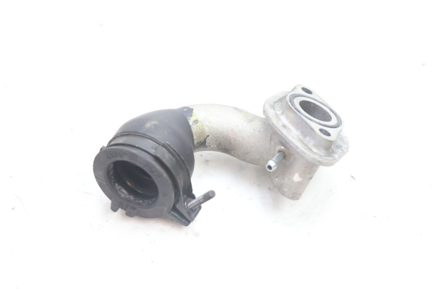 photo de INTAKE PIPE SYM MIO 50 (2005 - 2010) - Alternative perspective