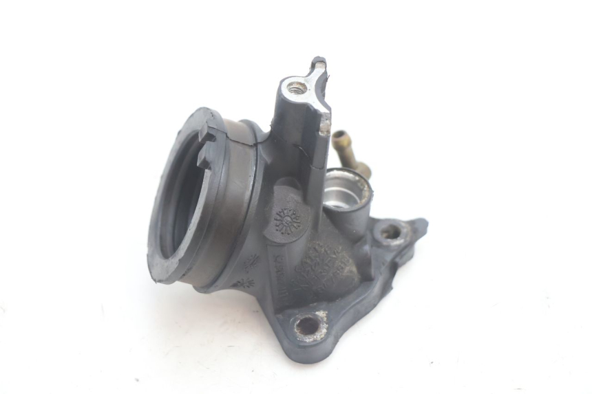 photo de INTAKE PIPE PIAGGIO MP3 LT 300 (2010 - 2016) - Zoom on usage condition