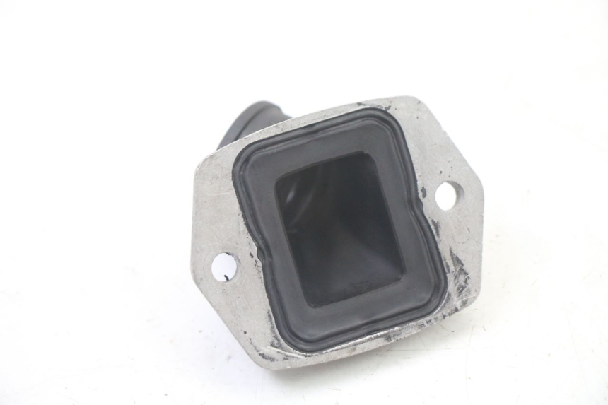 photo de INTAKE MANIFOLD PIAGGIO FLY 2T 50 (2004 - 2017) - Zoom on usage condition