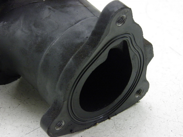 photo de INTAKE PIPE PIAGGIO XEVO 400 (2007) - Alternative perspective