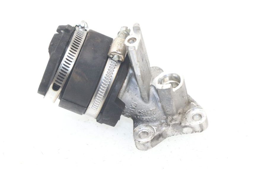 photo de INTAKE PIPE PIAGGIO PRIMAVERA 125 (2013 - 2021) - Zoom on usage condition