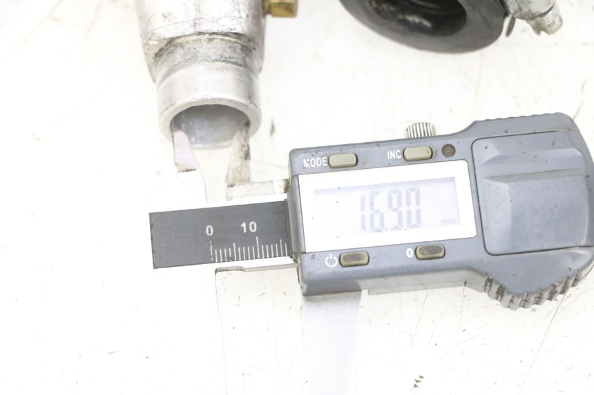 photo de INTAKE MANIFOLD GILERA RK 50 (1996 - 1999) - Alternative perspective