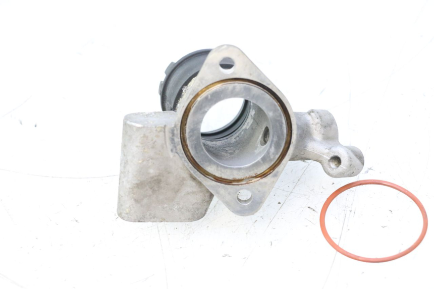 photo de INTAKE MANIFOLD PEUGEOT SATELIS 125 (2006 - 2009) - Zoom on usage condition