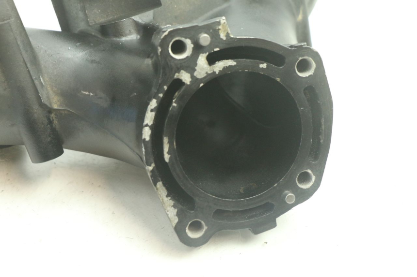 photo de INTAKE PIPE YAMAHA WAVE RUNNER GP R 1200 (2000 - 2003) - Alternative perspective