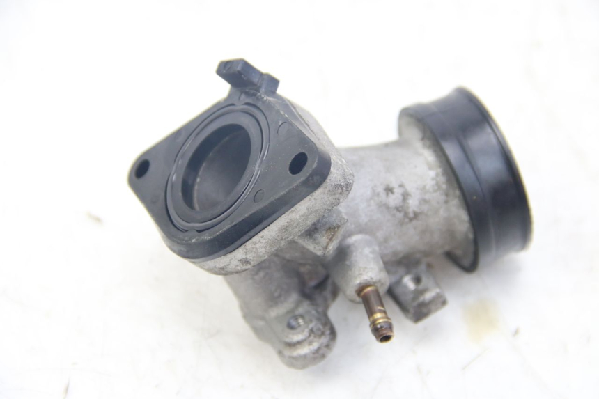 photo de INTAKE MANIFOLD YAMAHA XMAX X-MAX 125 (2006 - 2009) - Zoom on usage condition