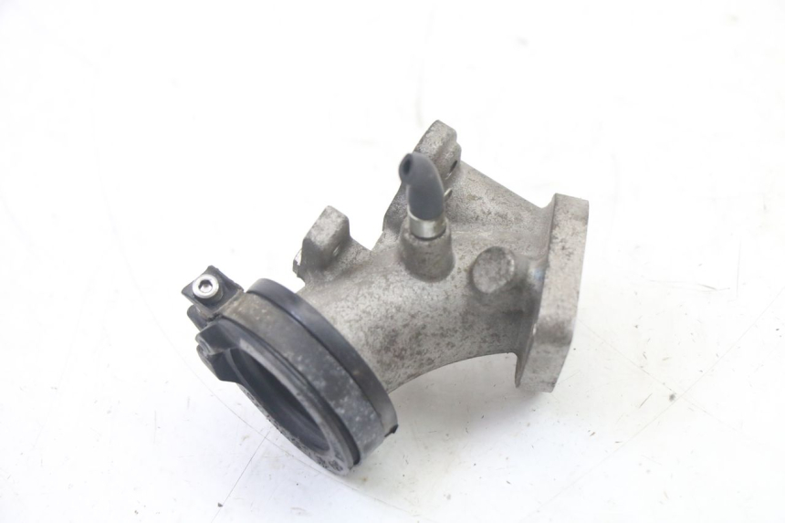 photo de INTAKE PIPE YAMAHA X-MAX XMAX 125 (2010 - 2013) - Zoom on usage condition