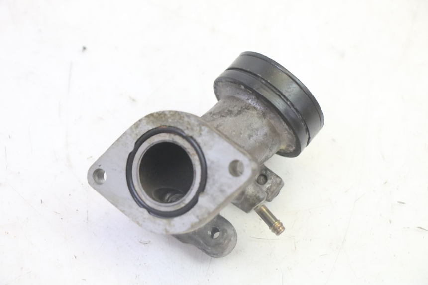 photo de INTAKE MANIFOLD YAMAHA XMAX X-MAX 125 (2006 - 2009) - Alternative perspective