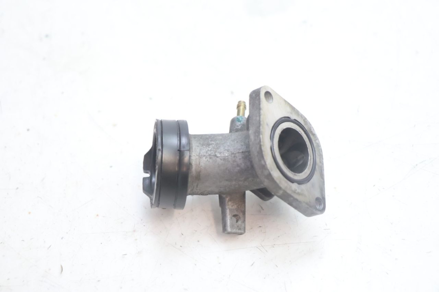 photo de INTAKE MANIFOLD YAMAHA XMAX X-MAX 125 (2006 - 2009) - Alternative perspective