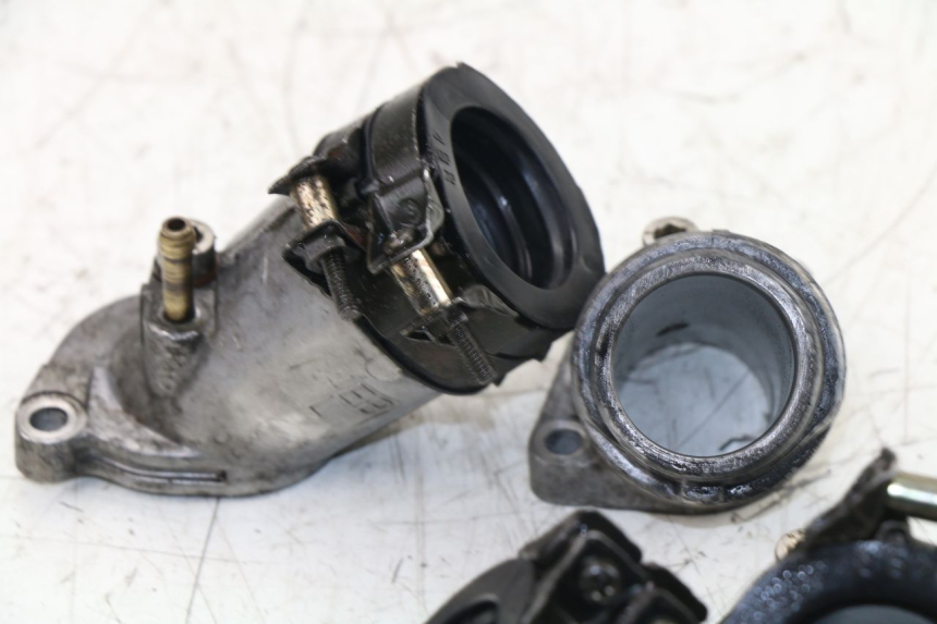 photo de INTAKE PIPE YAMAHA XJS DIVERSION 600 (1997 - 1999) - Zoom on usage condition