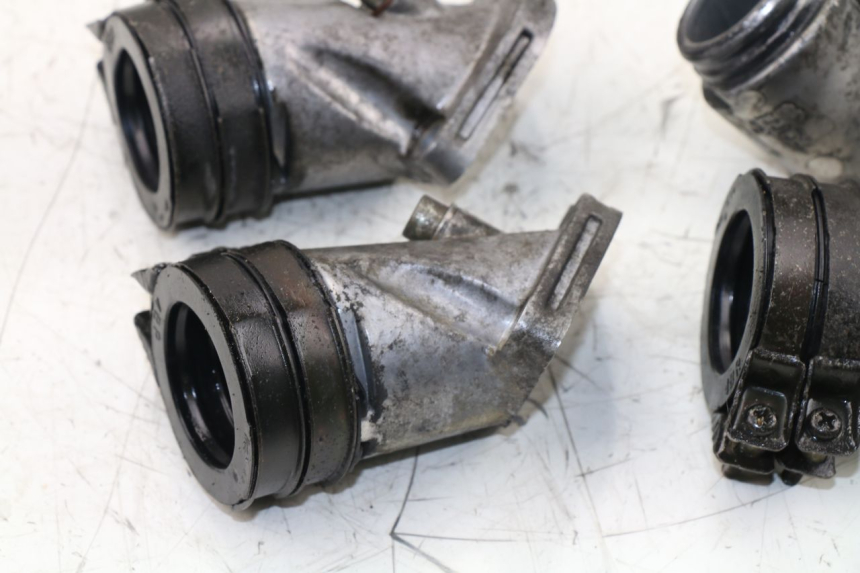 photo de INTAKE PIPE YAMAHA XJS DIVERSION 600 (1997 - 1999) - Surface and material condition