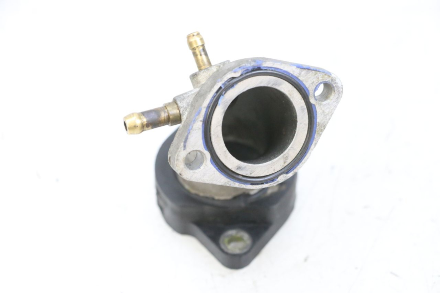 photo de INTAKE MANIFOLD YAMAHA YP MAJESTY 125 (2002 - 2006) - Alternative perspective