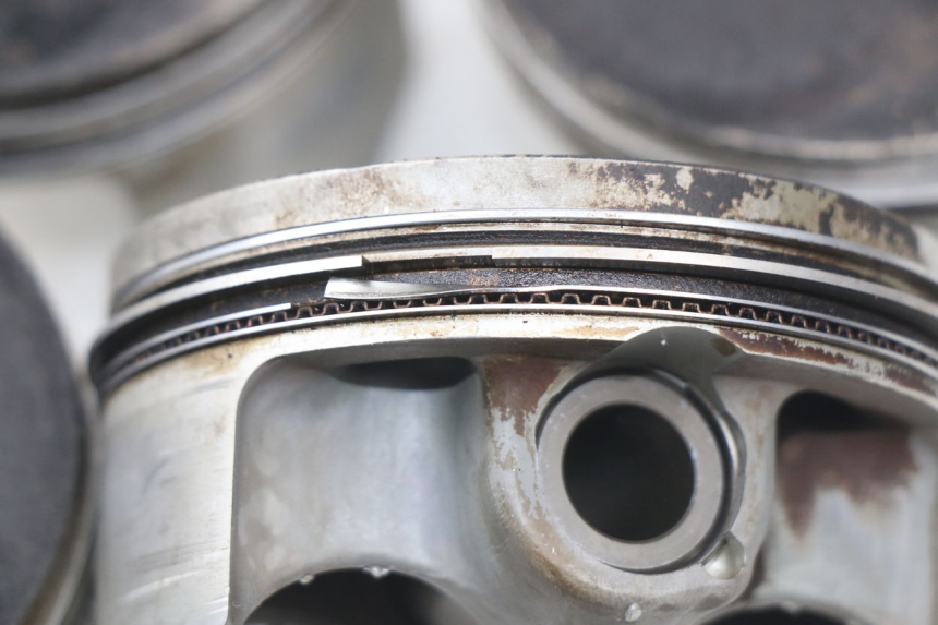 photo de PISTON YAMAHA FJR ABS 1300 (2006 - 2012) - Zoom on usage condition