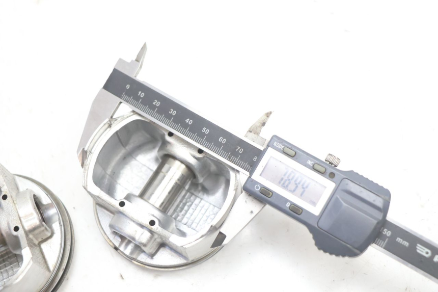 photo de PISTON SUZUKI GSF N BANDIT 1200 (2001 - 2005) - Detailed visual inspection