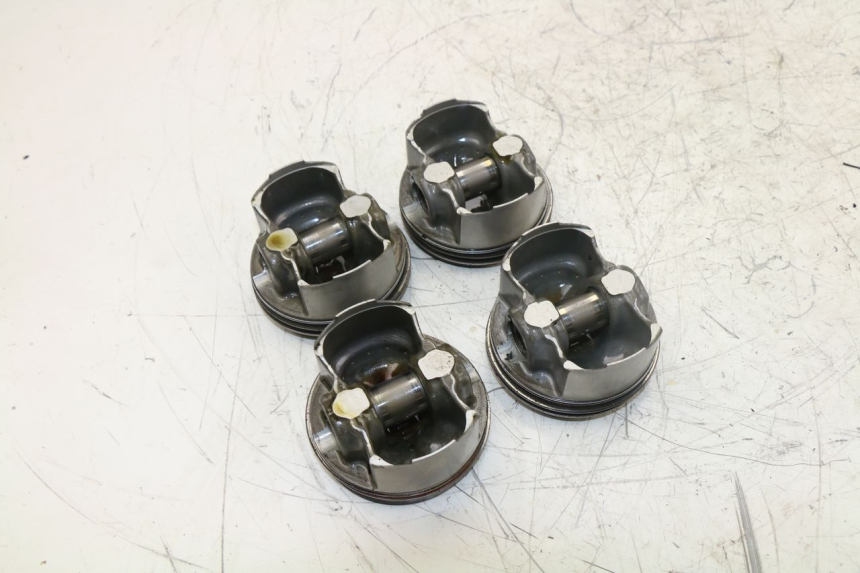 photo de PISTON YAMAHA FZ6 FAZER 600 (2004 - 2006) - Component detail