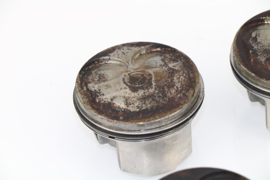 photo de PISTON YAMAHA YZF R6 600 (1999 - 2001) - Technical close-up