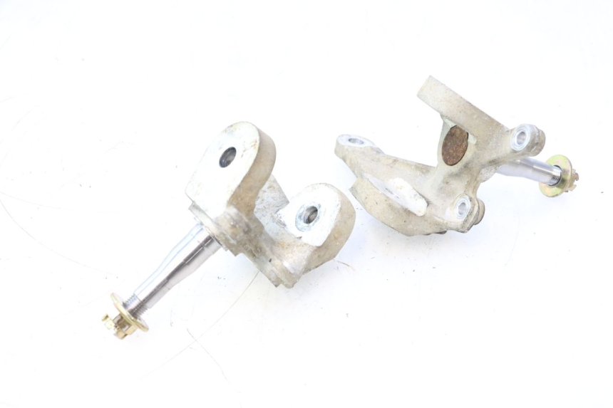 photo de STUB AXLE PINS KYMCO MXU R 250 (2004 - 2010) - Alternative perspective