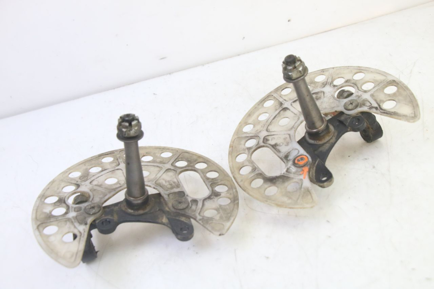 photo de STUB AXLE PINS YAMAHA YFM R RAPTOR 250 (2008 - 2014) - Technical close-up