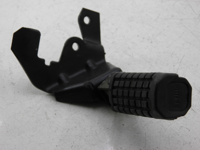 photo de REAR RIGHT FOOTREST MOUNT APRILIA SCARABEO 100 (2003 - 2012) - Main view