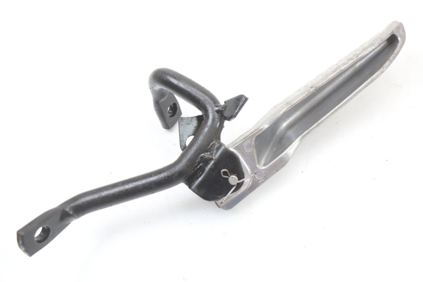 photo de REAR RIGHT FOOTREST BRACKET JONWAY AZTRAL 125 (2008 - 2017) - Alternative perspective