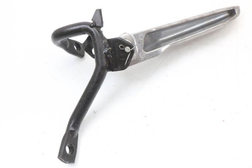 photo de REAR RIGHT FOOTREST BRACKET JONWAY AZTRAL 125 (2008 - 2017) - Technical close-up