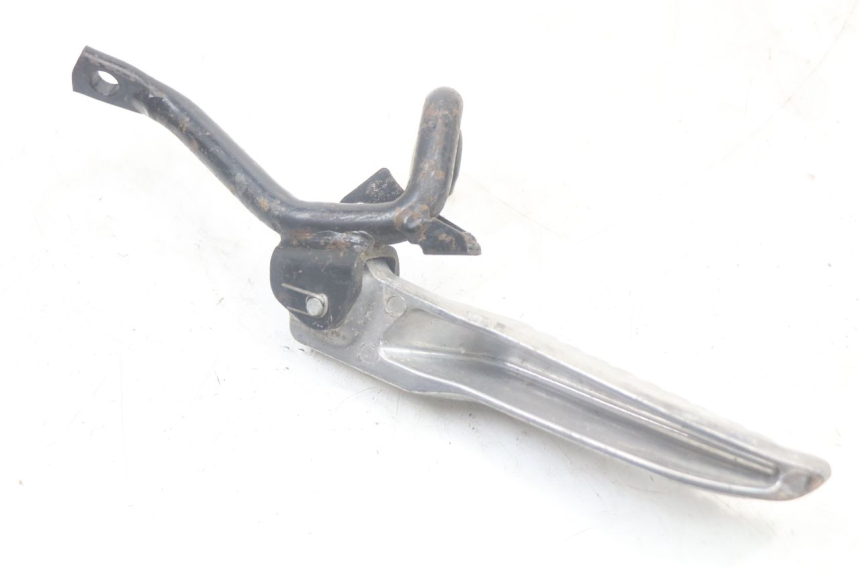 photo de REAR RIGHT FOOTREST BRACKET JONWAY AZTRAL 125 (2008 - 2017) - Fixing points details