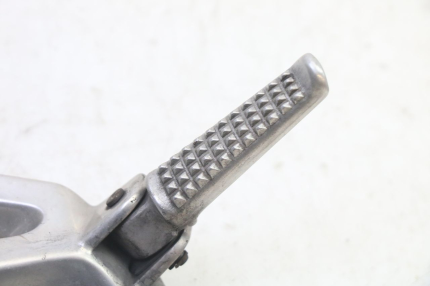 photo de REAR RIGHT FOOTREST MOUNT HONDA CBR RR FIREBLADE 900 (1992 - 1994) - Component detail