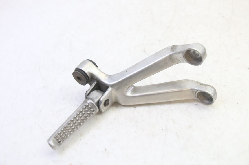 photo de REAR RIGHT FOOTREST MOUNT HONDA CBR RR FIREBLADE 900 (1992 - 1994) - Zoom on usage condition