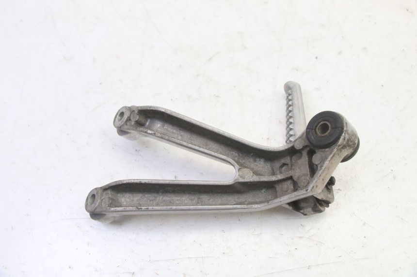 photo de REAR RIGHT FOOTREST MOUNT HONDA CBR RR FIREBLADE 900 (1992 - 1994) - Fixing points details