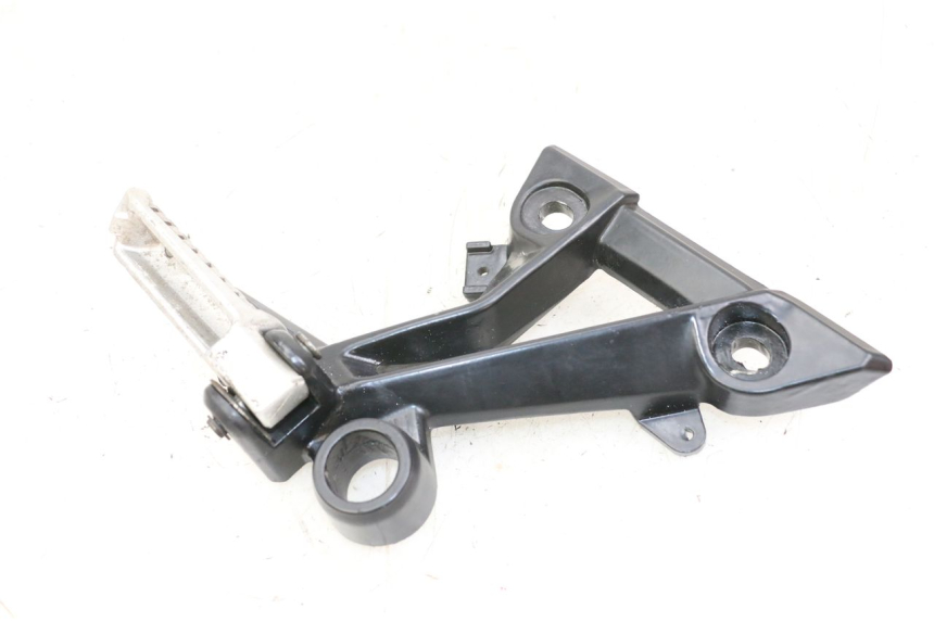 photo de REAR RIGHT FOOTREST MOUNT EBROH BRAVO GLE 1 (2020 - 2024) - Alternative perspective